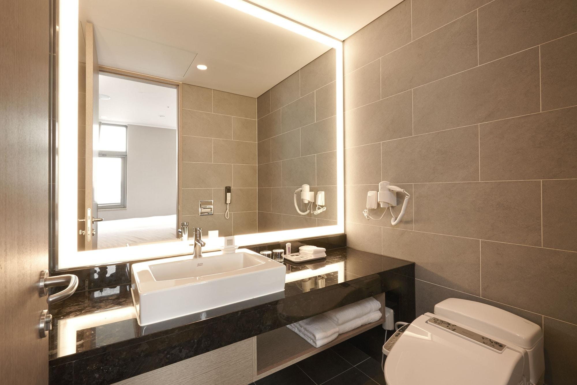Mayplace Hotel 4*